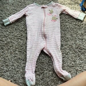 Baby girl sleepers 6 to 9 months